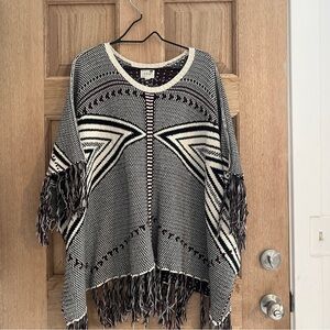 LA hearts poncho one‎ size